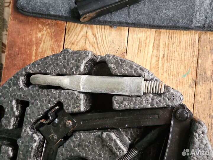 Ящик для инструмента Опель Инсигния с домкратом