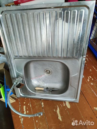 Кухонный гарнитур+раковина со смесителем+плита