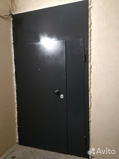 Тамбурная дверь