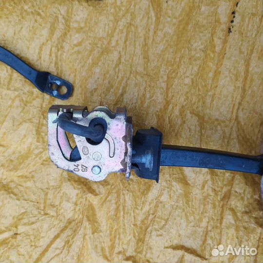 Bmw e39 ограничитель двери