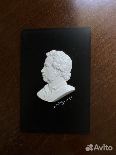 Барельеф Пушкина