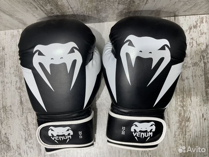 Боксерские перчатки Venum