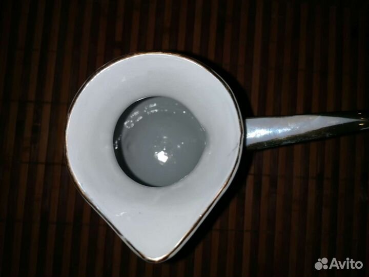 Молочник (сливочник) фарфоровой