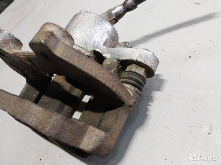 Тормозной суппорт передний правый Ваз Калина