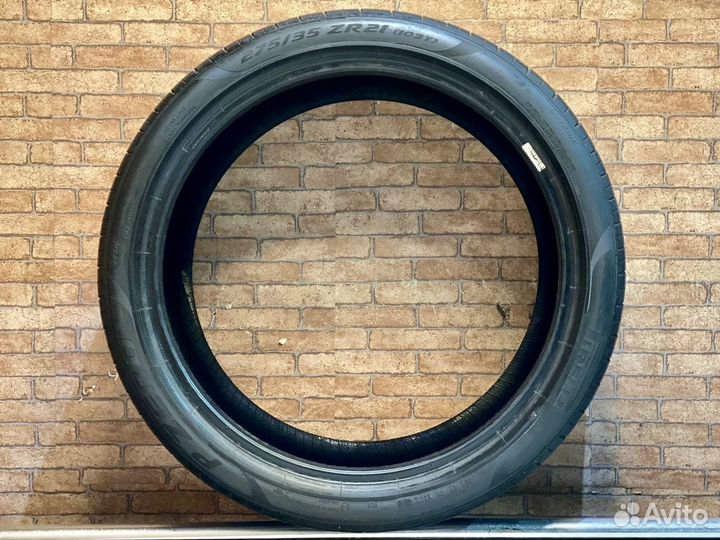 Pirelli P Zero PZ4 275/35 R21