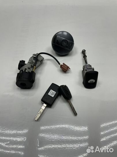 Замок зажигания Citroen C3 Picasso 2010