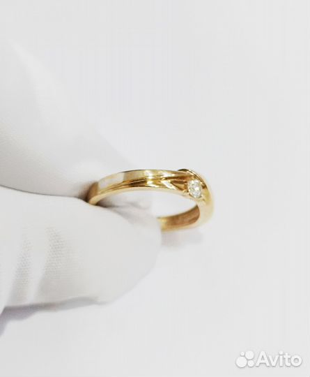 Золотое кольцо с камнем 15р