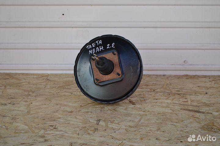 Тормозной вакуум Toyota Noah R60