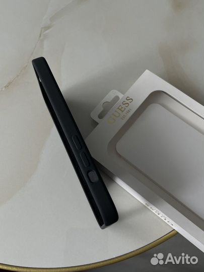 Чехол на iPhone 14 Guess
