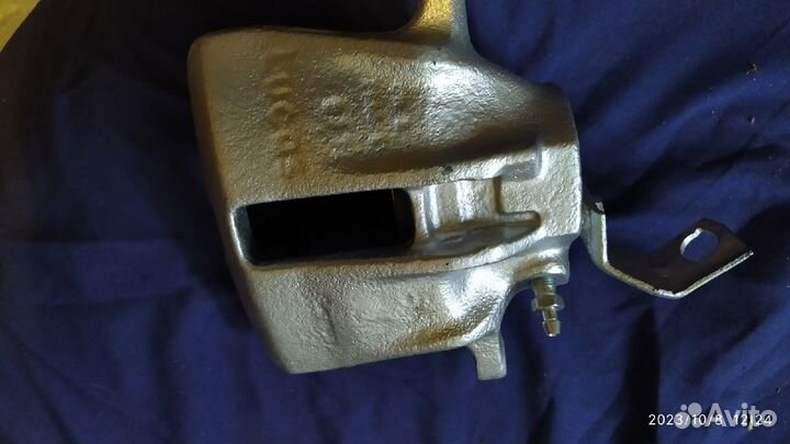 Тормозной суппорт передний левый пасс