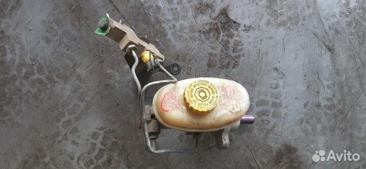 Главный тормозной цилиндр Jeep Cherokee XJ ERH