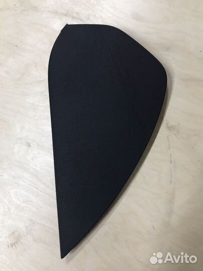 Накладка с торца торпедо Passat B8