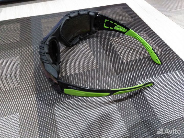 Горнолыжные очки uvex