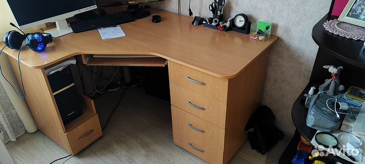 Компьютерный стол угловой