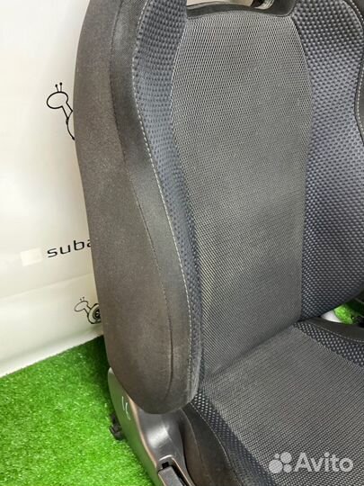 Сиденье переднее Subaru Impreza GGA EJ205 2002