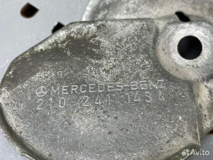 Защита опоры передняя левая Mercedes-Benz E-Class