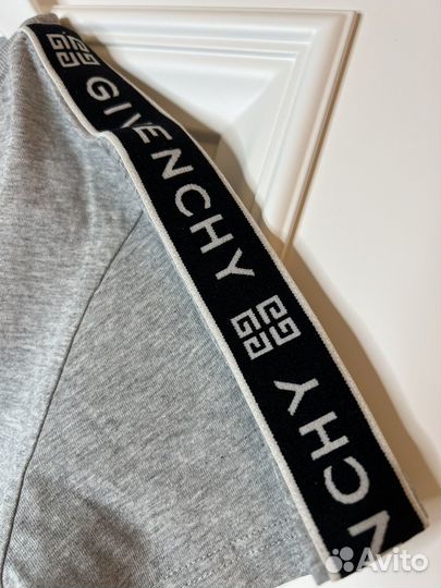 Футболка и спортивные штаны Givenchy