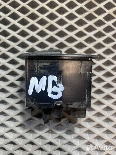 Кнопка стеклоподъемника Mercedes Benz M