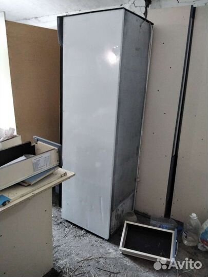 Холодильник витрина для напитков, и продуктов