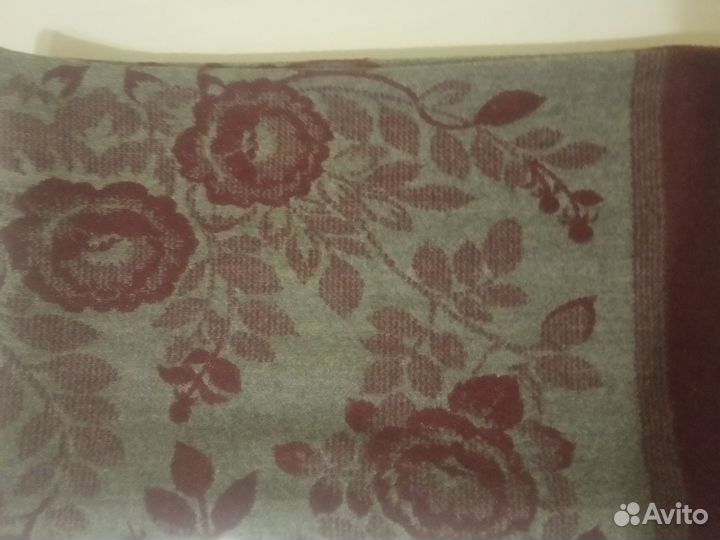 Коврики, пледы, подушки