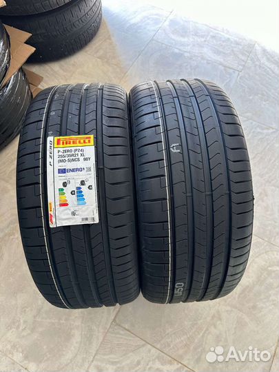 Pirelli P Zero PZ4 255/35 R21 98Y