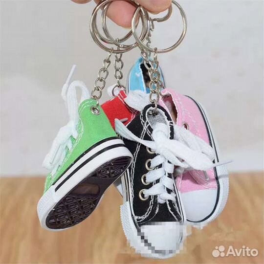 Брелок в виде кеда на боковую подножку байка