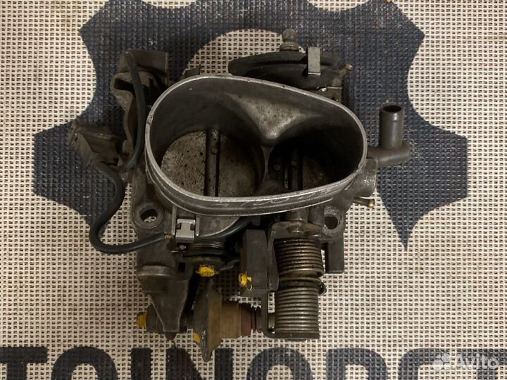 Дроссельная заслонка Audi 100 2.3 054133063D