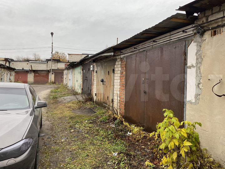 Гараж, > 30 м²