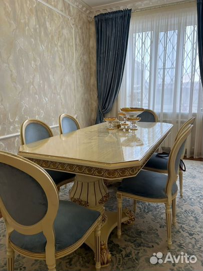 Кухонный стол и стулья