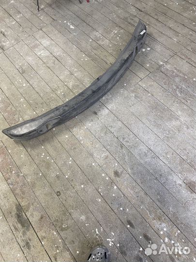 Усилител бампера duster