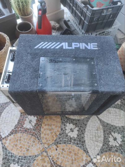 Автомобильный сабвуфер Alpine