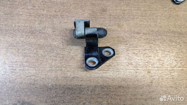 Петля двери задней левой верхняя VW Passat B7