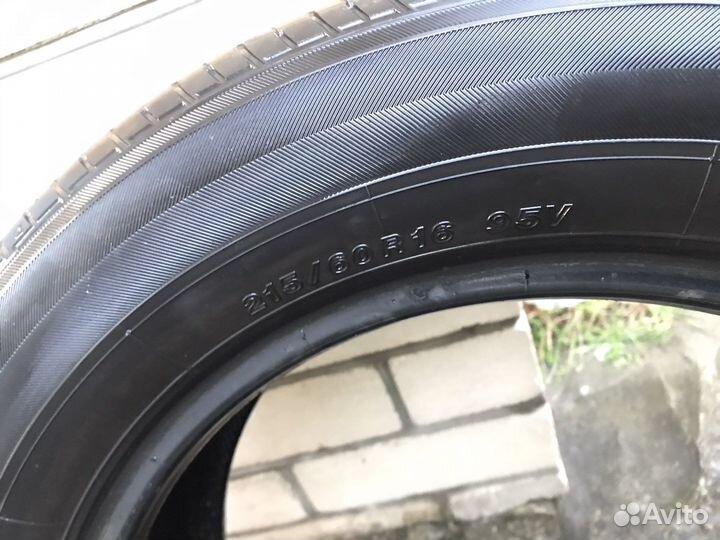Yokohama BluEarth E70 215/60 R16 95V
