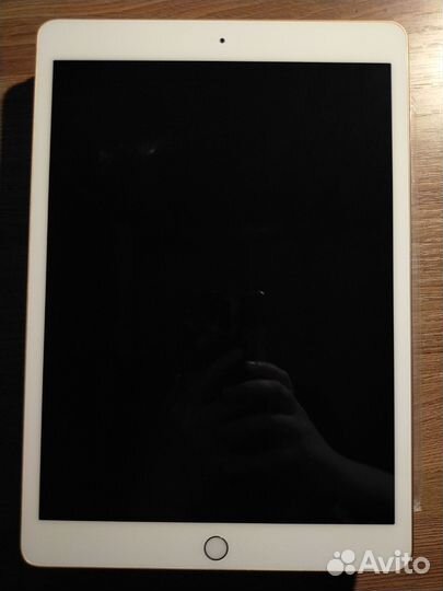 iPad (7th Generation) Wi-Fi, Gold, 32gb 2019