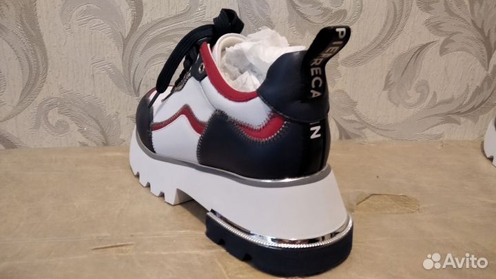 Кроссовки из натуральной кожи