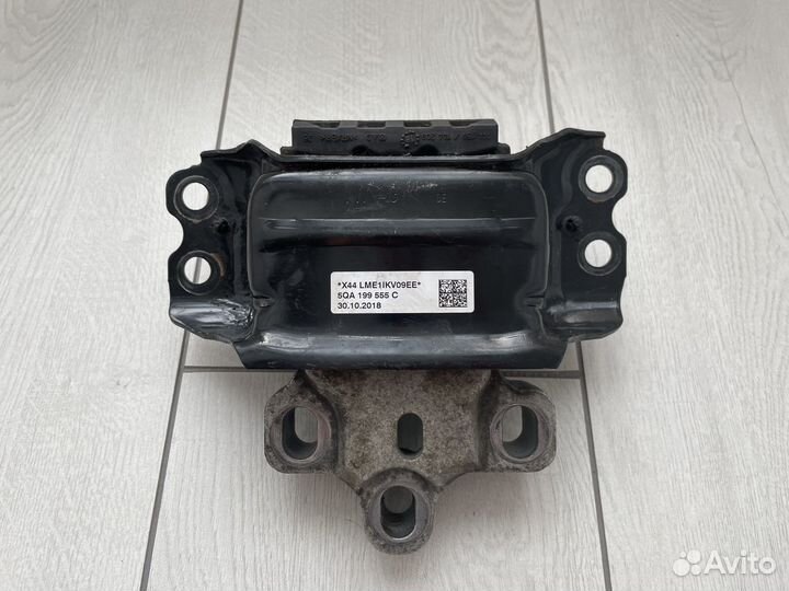 Опора кпп VW Tiguan II 5QA199555C