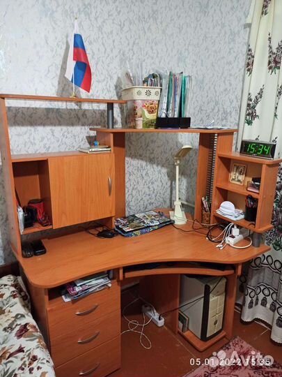 Угловой компьютерный стол в отл. сост