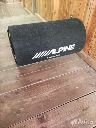 Сабвуфер и усилитель в автомобиль