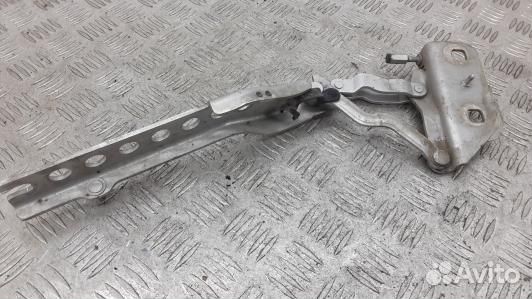 Петля капота audi A8 D3 (94Y09D501)