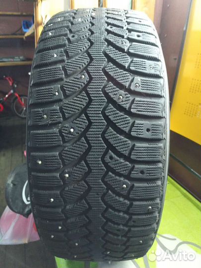 Bridgestone Blizzak Spike-01 225/40 R18 106T