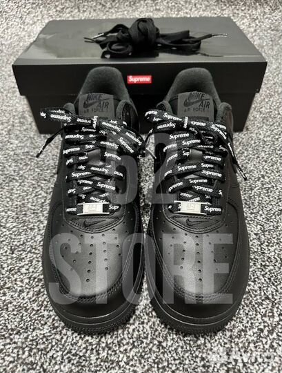 Nike air force 1 supreme black на руках