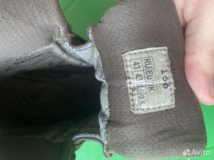 Продаю трекинговые ботинки