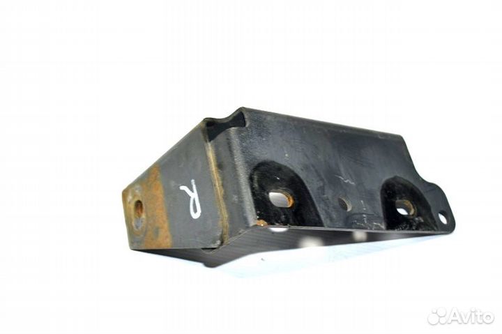 Кронштейн переднего бампера, правый mercedes-benz