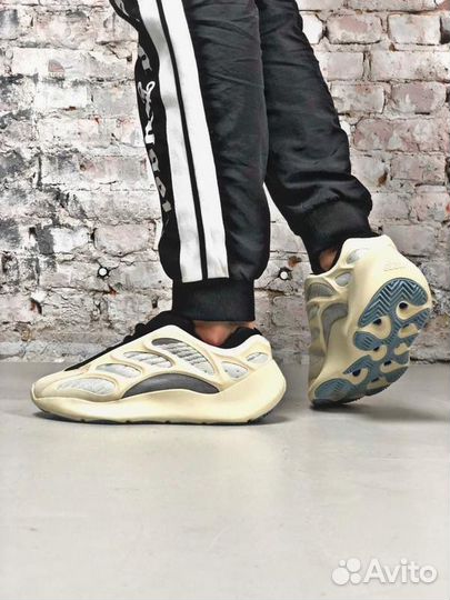 Кроссовки Adidas Yeezy Boost 700 v 3 Р-ры 40-43