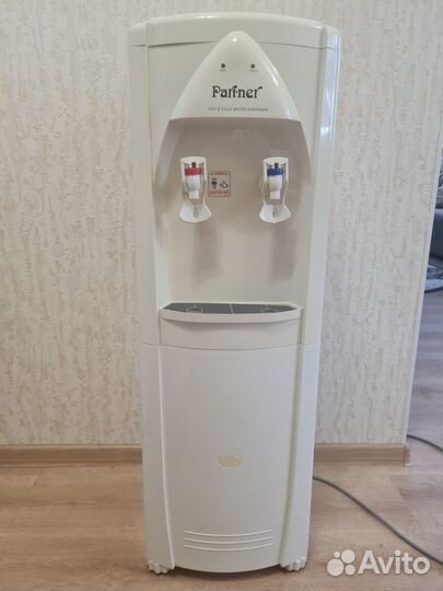 Кулер для воды напольный