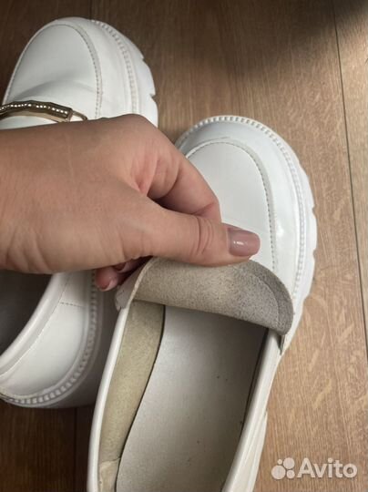 Лоферы женские 38 размер белые