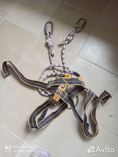 Страховочная система с карабинами