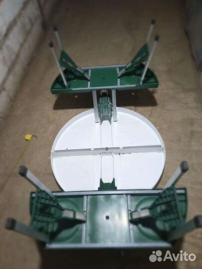 Детский столик с выдвижными стульчиками