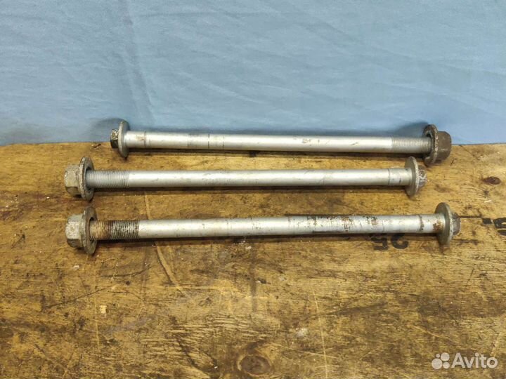 Болт заднего H-образного рычага BMW X5 E70