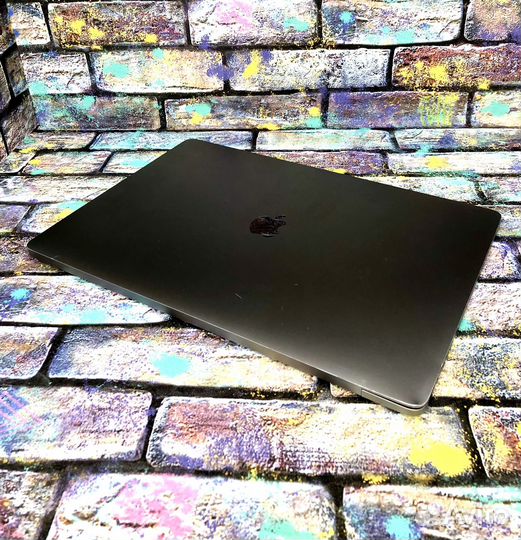 Огромный Macbook pro 16 16/512, 2019